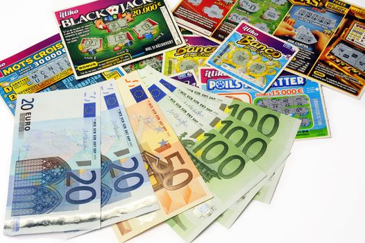 French game scraping with which players hope to win large sums of money for a small down