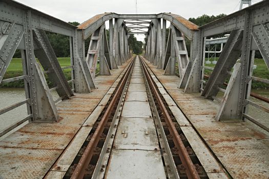 Railway bridge with steel grid structure