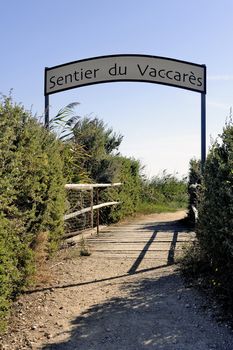 Trail entrance to the park of the Camargue Vaccares to discover the local fauna and flora.