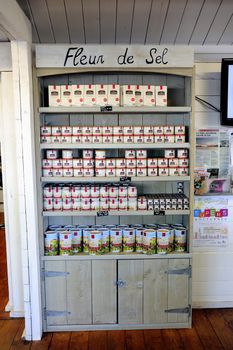 shop the company saline Aigues-Mortes in Camargue to offer to tourists who visit the company's products manufactured on site.