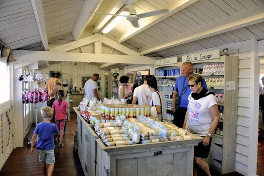 shop the company saline Aigues-Mortes in Camargue to offer to tourists who visit the company's products manufactured on site.