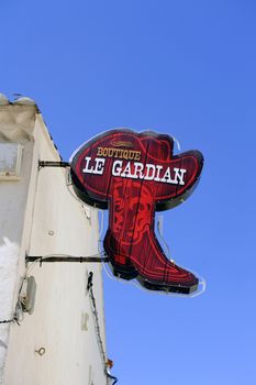 shop "The Guardian" in Saintes-Maries-de-la-Mer in the Camargue, specializing in leather goods, boots, hats and other Accessories.