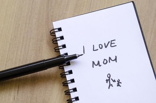 Love mom message on the white notepad