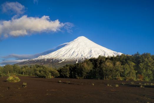 Picturesque view of snowy mountain in Parque Nacional Vicente Perez Rosales