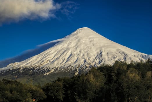 Panoramic view of snow-covered mountain peak in Parque Nacional Vicente Perez Rosales