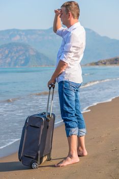 lost on a desert island tourist looks for ship