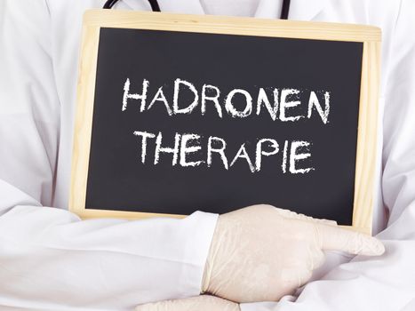 Doctor shows information: hadron therapy in german language