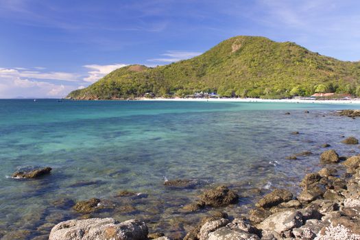 Seascape in blue sky day at Koh Larn, Pattaya, Thailand