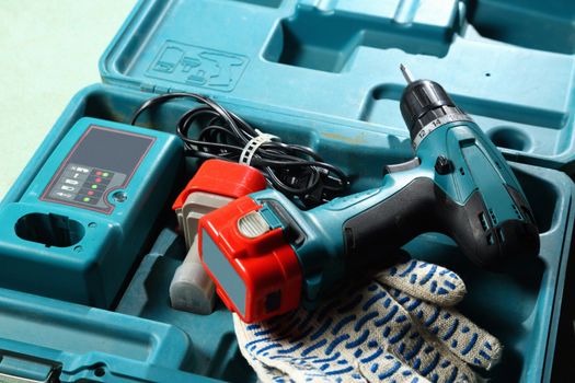 Screwdriver and gloves in the box 