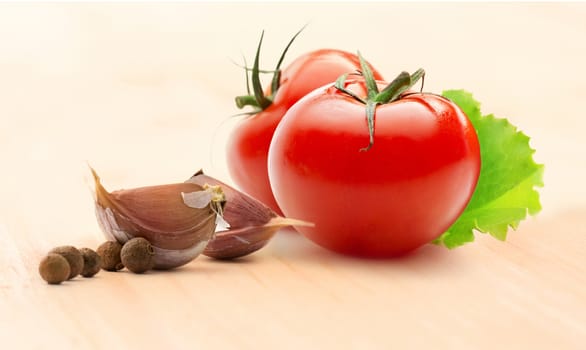 Tomatoes, onion and pepper on table