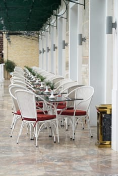 Vintage chair and table Beside the hotel Sort orderly