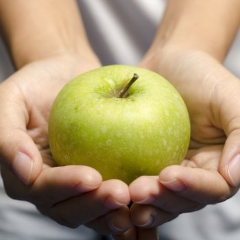 woman hand holding green apple fruit