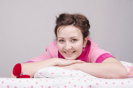 The girl gave a gift in the morning in bed, gave her a ring in the case.