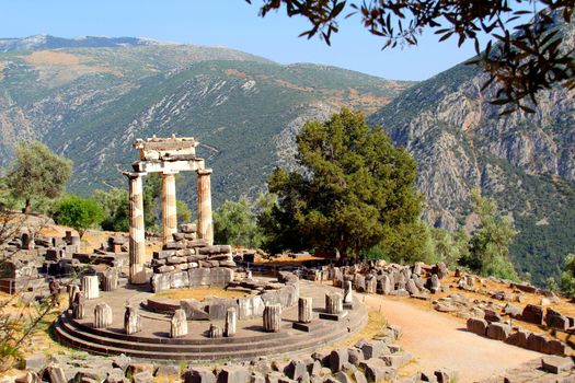 Photo shows old Delphi temple in the middle of the woods.