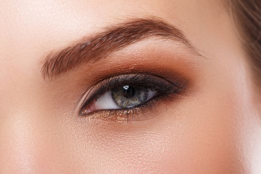 Beauty. Eye makeup in details