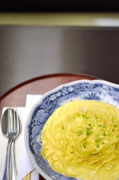 Spaghetti carbonara rolled with fork