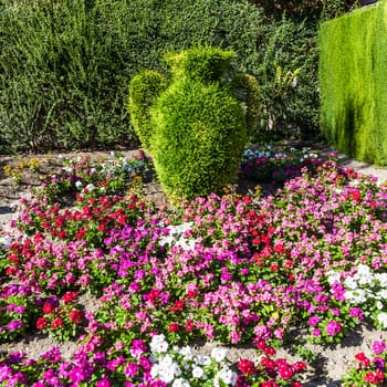 Bright colors in this photography of a luxury Italian garden