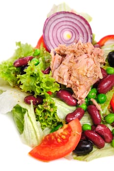 Tuna salad with lettuce, onion, red beans, tomato, green peas and other vegetables