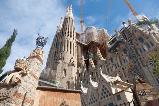 Sagrada Familia is a large Roman Catholic church in Barcelona, Catalonia, Spain, designed by Catalan architect Antoni Gaudi (1852-1926). Though construction of Sagrada Familia had commenced in 1882, Gaudi became involved in 1883, taking over the project and transforming it with his architectural and engineering style-combining Gothic and curvilinear Art Nouveau forms.