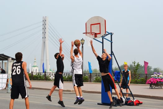Street basketball at the foot bridge (The bridge of lovers) in Tyumen, Russia