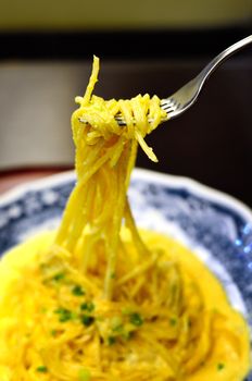 Spaghetti carbonara rolled with fork