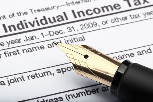 1040 u.s. individual income tax return form and fountain pen