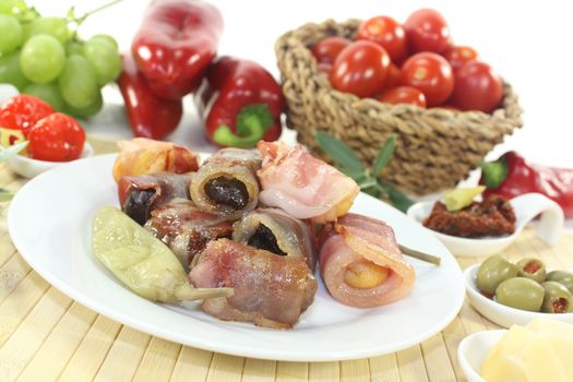 Tapas stuffed with prunes, figs, apricots and bacon