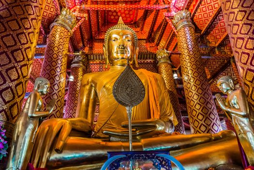 giant sitting buddha Wat Phanan Choeng temple Ayutthaya Bangkok Thailand