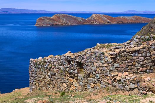 Outer wall of the Chinkana (meaning labyrinth in quechua) archeological site of Tiwanaku (Tiahuanaco) origin on the Northwestern part of the Isla del Sol (Island of the Sun) in Lake Titicaca in Bolivia. Isla del Sol is a popular tourist destination and is reachable by boat from Copacabana, Bolivia.