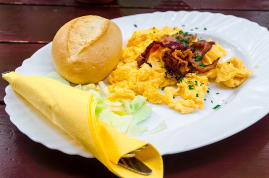 Picture of a nice big breakfast of scrambled eggs and bacon 