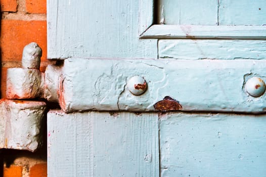 Close up of a hinge on an old door