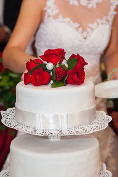 Decorated wedding cake