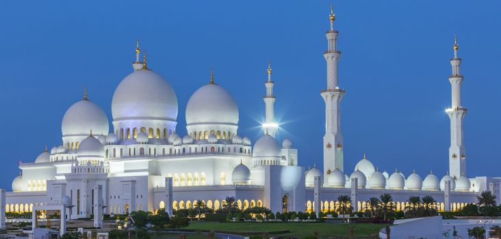 Panoramic view of Abu Dhabi Sheikh Zayed Mosque by night, UAE