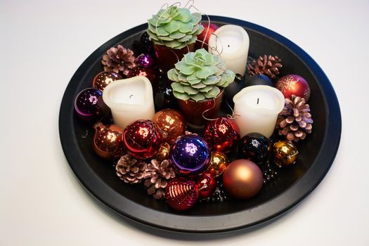Round tray with traditional Christmas decoration                                