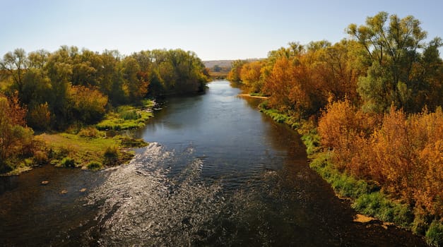 River with two banks in autumn �� Russia