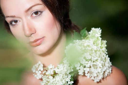 Young beauty woman in the forest whith beautiful looks