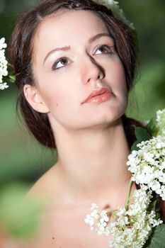 Young beauty woman in the forest whith beautiful looks