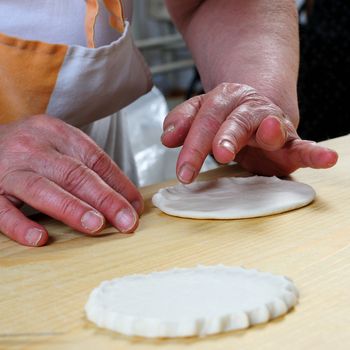 The Carasau is a typical Sardinian bread, spread all over the island is known as the Italian Music of paper.