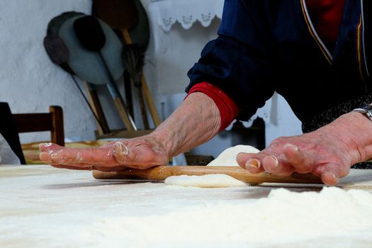 The Carasau is a typical Sardinian bread, spread all over the island is known as the Italian Music of paper.