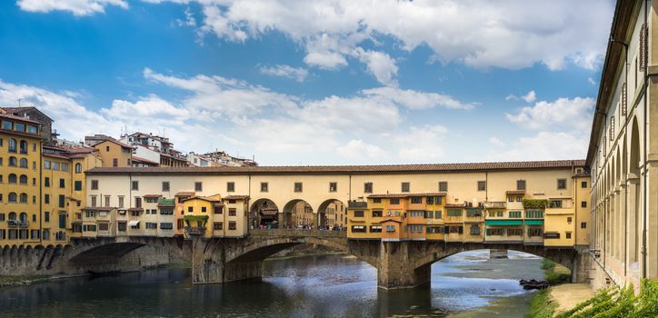 Florence, between the buildings of the old bridge passes the Vasari corridor that connects Palazzo Vecchio to Palazzo Pitti