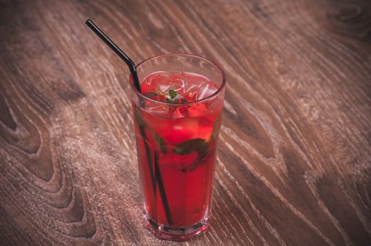 strawberry mojito cocktail with straw in glass