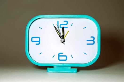mechanical watch-alarm clock
