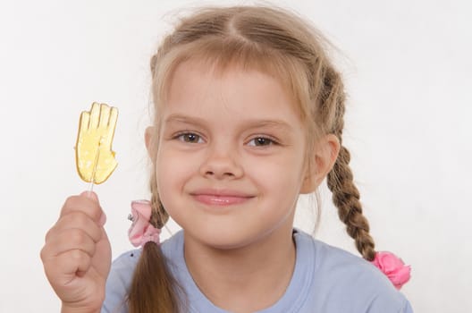 the five-year old girl enthusiastically eats candy