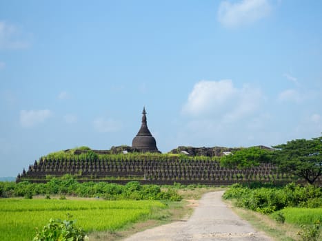 The Koe-thaung Temple, the temple of the 90,000 Buddhas, built by King Min Dikkha during the years 1554-1556 in Mrauk U, Rakhin State in Myanmar.