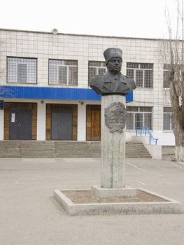 Lyceum 1 of the Krasnoarmeisk district of Volgograd. Previously - secondary school 22. The front entrance. In early spring.
