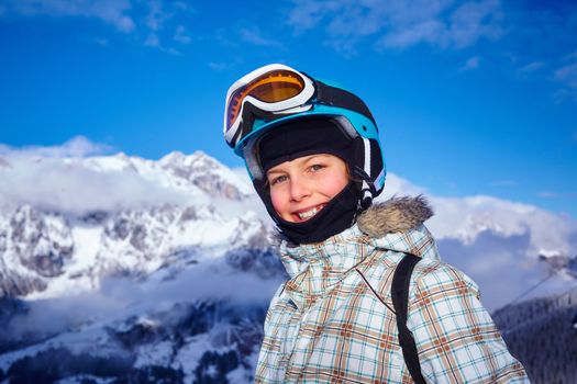 Ski, skier, winter - Portrait of lovely girl has a fun on ski