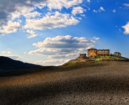 Beautiful tuscan cottage over a hill