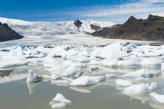 Beautiful photo of Fjallsarlon Glacial lake full of floating icebergs near the Fjallsjokull glacier