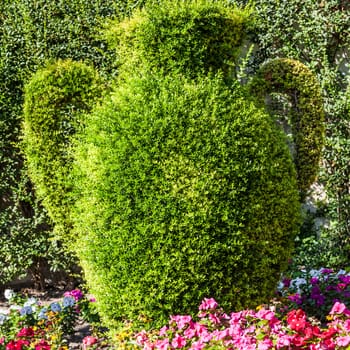 Bright colors in this photography of a luxury Italian garden