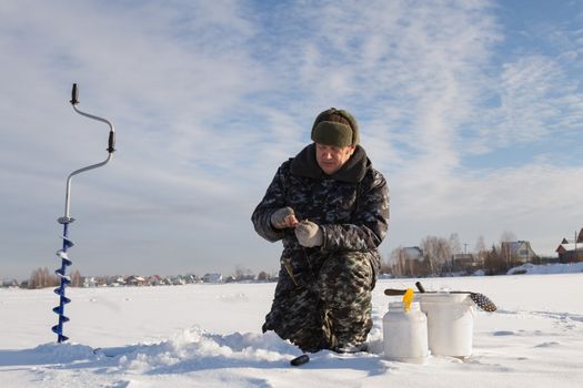 catch pike on winter fishing  on the live bait